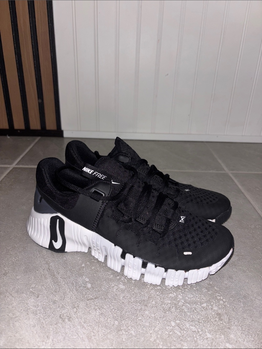 Nike Women's Women's Free Metcon 5Training Shoe, Black, 7.5 US